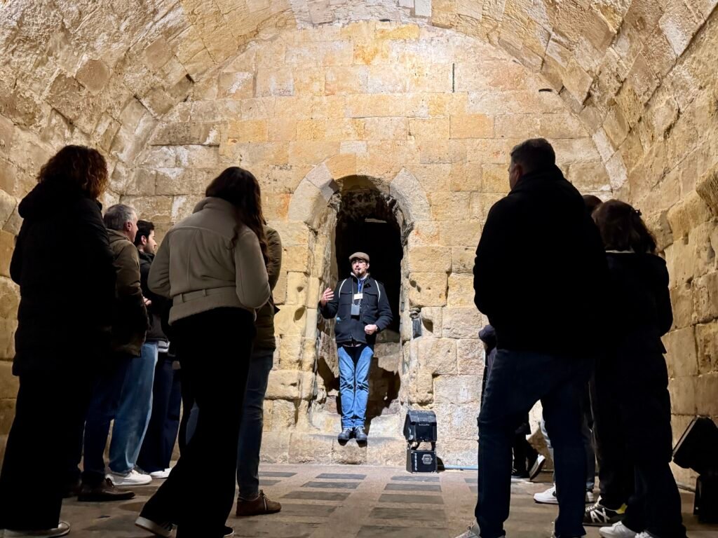 Personas en el free tour de leyendas de Salamanca